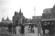 161797 Gezicht op een gedeelte van het vernielde N.S.-station Nijmegen te Nijmegen, vier dagen na het bombardement.